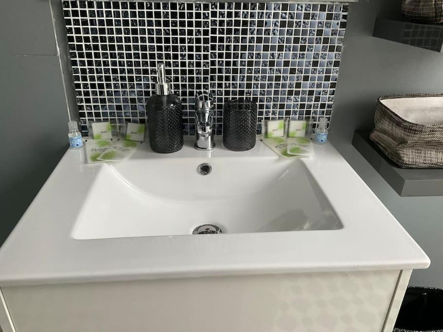 38 Maison Entiere,place De Parking Et Garage Pour Moto Velo A La Demande Ferienhaus