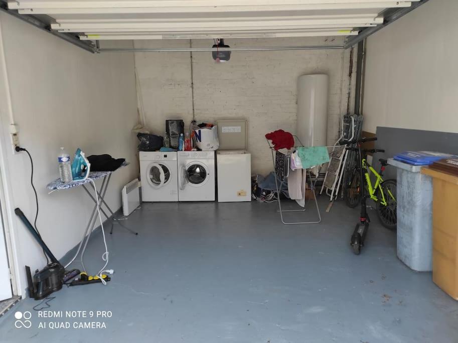 38 Maison Entiere,place De Parking Et Garage Pour Moto Velo A La Demande *